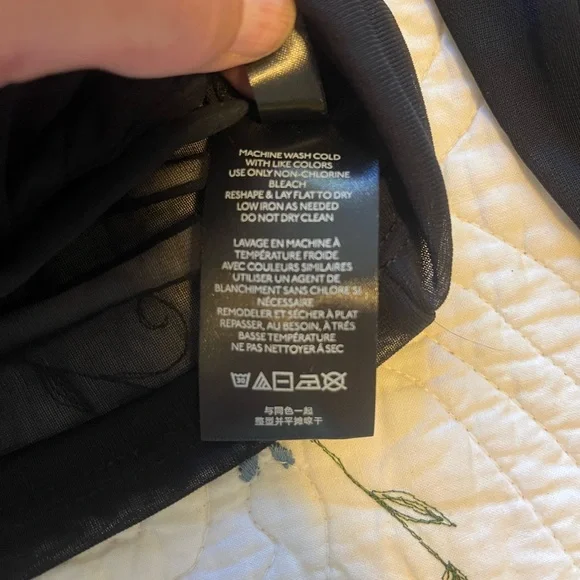 20% OFF BUNDLES! Urban Outfitters Long Sleeve Cropped Cardigan. Black. Small - Picture 8 of 12